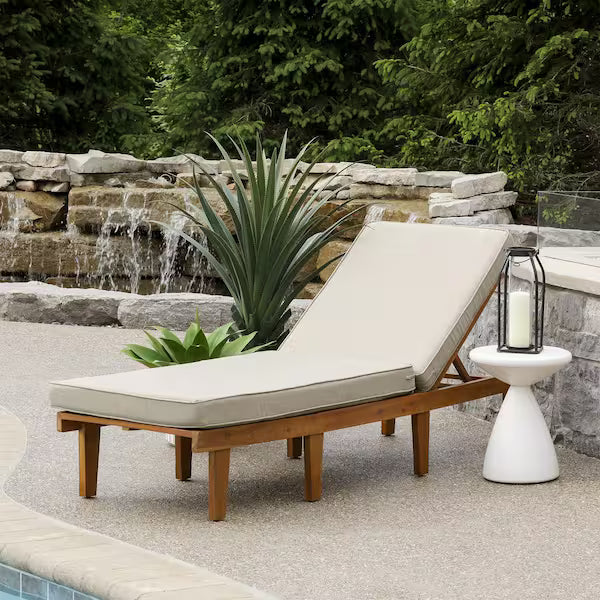 Cojín para tumbona de exterior Hampton Bay de una pieza de 66 x 124 cm en color masilla